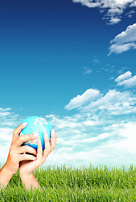 포토 JPG 해외이미지 식물 구름 손 지구 백그라운드 컨셉 밭 통신 자연 하늘 성공 안전 사람 풍경 사람없음 초록색 물 여름 파란색 세계 글로벌 지구본 평화 우주 환경 재활용 행성 시골 보호 심볼 에코 보안 장면 시스템 생태학 해외202004 해외포토 자연요소 계절 교육 컬러 농업 신체부위 친환경 생태계 파일형식 이미지허브