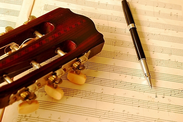 포토 JPG 해외이미지 종이 줄 음악 백그라운드 노래 놀이 열쇠 창조 사람없음 목재 펜 갈색 검은색 쪽지 화목 소리 콘서트 음악가 흰색 기구 기타 직원 오브젝트 점수 시트 재즈 구성 리듬 멜로디 뮤지컬 세피아 옛날 원고 해외202004 해외포토 나무 직업 컬러 컨셉 재료 현악기 문화예술 촬영기법 필기구 공연 파일형식 이미지허브