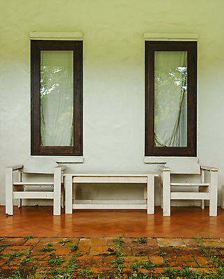 포토 JPG 해외이미지 외관 호수 가구 백그라운드 2 의자 창문 자연 휴식 사람없음 야외 목재 초록색 흰색 갑판 오브젝트 장면 포도나무 내추럴 호스텔 해외202004 해외포토 나무 컬러 생활용품 컨셉 배_교통 재료 숙소 과일나무 생태계 파일형식 이미지허브