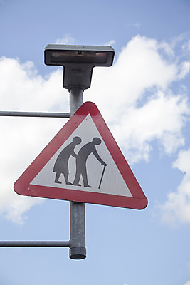 포토 JPG 해외이미지 백인 아이콘 1 라이프스타일 커플 응시 여자 노년 실루엣 도로 결혼 일러스트 하늘 주택 안전 사람 사람없음 숫자 성장 쌍 막대기 보행자 위험 은퇴 심볼 사인 싱글 긍정 노력 느림 세대 교차 건너기 고립 돌봄 연금 옛날 접기 주목 충실 노화 해외202004 해외포토 서양인 문자 시선 길 컨셉 관계 교통시설 모션 촬영기법 이벤트 성인 건물 생활 파일형식 이미지허브