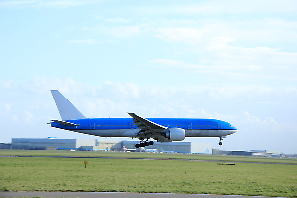 포토 JPG 해외이미지 여행 날개 창문 교통시설 하늘 바닥 비행기 항해 사람없음 공항 항공 꼬리 활주로 제트기 스카이라인 대패 착륙 해외202004 해외포토 길 교통 배_교통 항공교통 대중교통 시설 파일형식 이미지허브