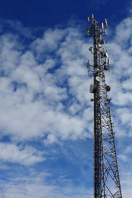 포토 JPG 해외이미지 구름 접시 파도 통신 하늘 모바일 세포 안테나 사람없음 태양 탑 전자레인지 전화기 수화기 라디오 방송 전염 전송 소통 송신기 접수 셀룰러 해외202004 해외포토 자연요소 식기 건축물 바다 컨셉 전자제품 가전제품 레인지 질병 감염 파일형식 이미지허브