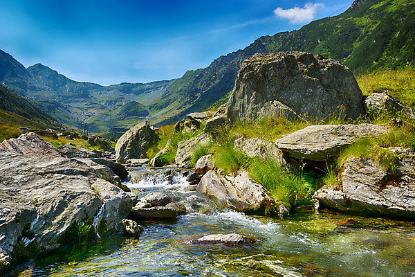 포토 JPG 해외이미지 도로 여행 곡선 자국 자동차 자연 산 파노라마 숙이기 풍경 사람없음 야외 파란색 빛 환경 계곡 황혼 터널 모서리 구부린 위험 큼 고도 활 루마니아 산악지대 굴곡 웅장함 절정 해외202004 해외포토 유럽 길 선 육상교통 컬러 포즈 컨셉 교통시설 모션 촬영기법 일몰 크기 생태계 파일형식 이미지허브