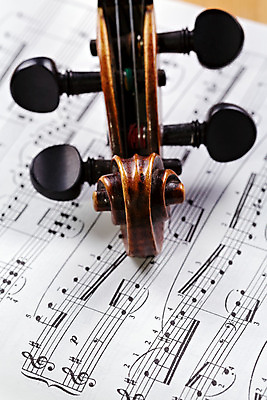 포토 JPG 해외이미지 행복 전통문화 줄 음악 사람없음 목재 소리 공연 골동품 야간 바이올린 고립 구식 옛날 오페라 해외202004 해외포토 자연요소 나무 전통 감정 문화 재료 현악기 문화예술 이벤트 파일형식 이미지허브