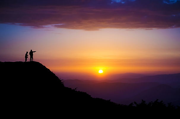 포토 JPG 해외이미지 구름 실루엣 여행 2 자연 하늘 휴가 휴식 산 그림자 서기 사람 풍경 사람없음 야외 여름 햇빛 태양 평화 환경 맑음 어둠 황혼 일몰 자유 황무지 정상 저녁 그늘 고도 언덕 격려 스카이라인 비네팅 우크라이나 절정 해외202004 해외포토 자연요소 계절 감정 유럽 컨셉 모션 날씨 촬영기법 노을 야간 생태계 파일형식 이미지허브