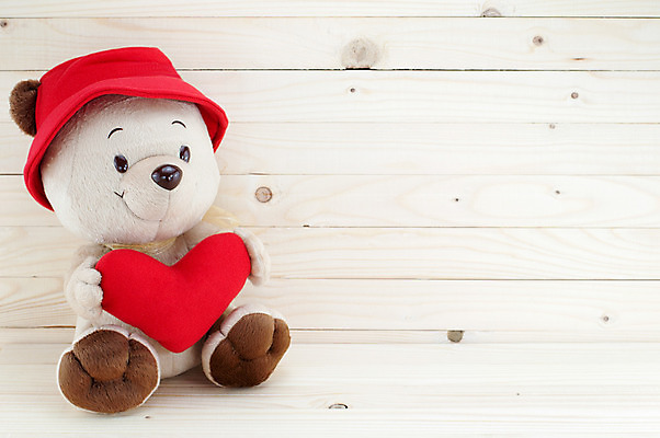 포토 JPG 해외이미지 동물 어린이 인형 백그라운드 곰 털 발렌타인데이 선물 사랑 앉기 사람없음 목재 빨간색 장난감 갈색 기쁨 흰색 하트 폭식 해외202004 해외포토 모양 나무 감정 컬러 재료 포유류 모션 데이이벤트 사람 파일형식 이미지허브