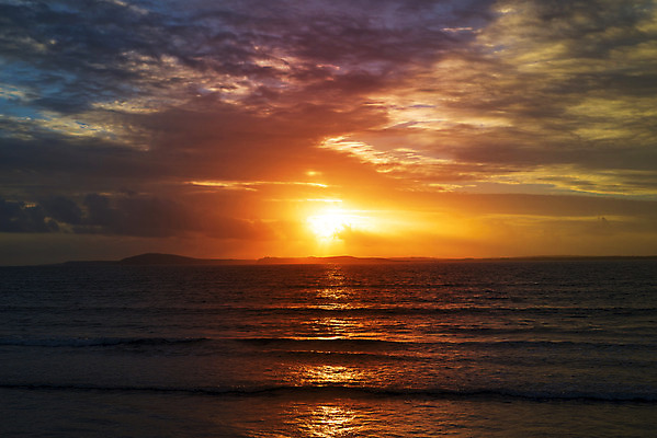 포토 JPG 해외이미지 구름 계절 모래 파도 바다 여행 오렌지 자연 하늘 휴가 풍경 사람없음 빨간색 물 여름 파란색 강 컬러풀 햇빛 태양 반사 노란색 평화 일출 일몰 새벽 서핑 황금 소프트포커스 아일랜드 잔물결 파라다이스 수평선 해외202004 해외포토 자연요소 유럽 물결 컬러 컨셉 과일 촬영기법 노을 수상스포츠 생태계 파일형식 이미지허브