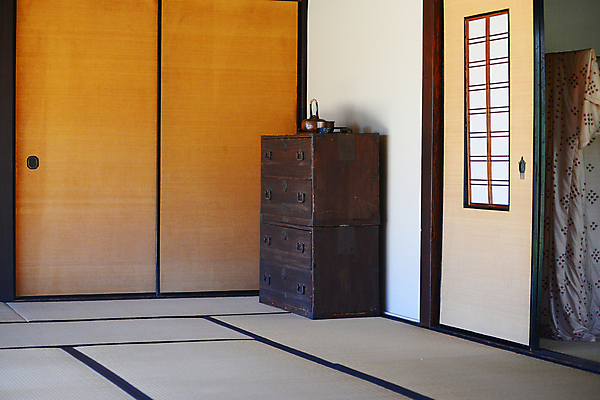 포토 JPG 해외이미지 종이 선 벽 패턴 프레임 동양인 사람없음 목재 장식 문 일본 흰색 장롱 캐비닛 동쪽 스타일 해외202004 해외포토 나무 아시아 컬러 가구 무늬 재료 인종 방향 사물함 파일형식 이미지허브