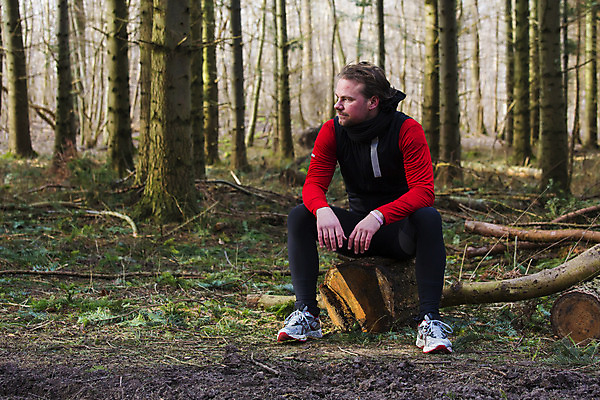 포토 JPG 해외이미지 나무 백인 라이프스타일 웰빙 응시 남자 스포츠 겨울 청소년 자연 휴식 건강 덴마크 한명 사람 앉기 성인 야외 빨간색 운동복 달리기 조깅 운동 활발 추위 숲 결심 남자한명만 성인만 그루밍족 해외202004 해외포토 서양인 식물 1 시선 옷 계절 컬러 컨셉 모션 북유럽 생활 뷰티 생태계 남자만 파일형식 이미지허브