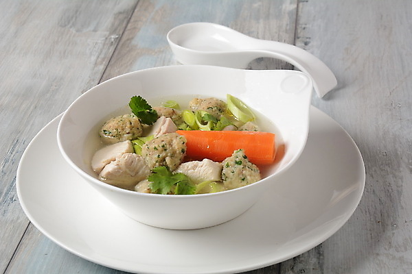 포토 JPG 해외이미지 전통 음식 휴가 사람없음 치킨 당근 사발 수프 유대인 유월절 해외202004 해외포토 뿌리채소 사기그릇 닭고기요리 파일형식 이미지허브