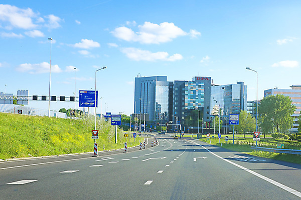 포토 JPG 해외이미지 도로 건축양식 거리 사람없음 야외 건물 고속도로 네덜란드 스카이라인 암스테르담 해외202004 해외포토 건축물 건축 유럽 길 교통시설 파일형식 이미지허브