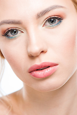 포토 JPG 해외이미지 백인 모델 응시 유럽 한명 사람 성인 세로 금발 우아함 피부관리 스타일 해외202004 해외포토 서양인 1 헤어스타일 시선 나라 컨셉 뷰티 파일형식 이미지허브