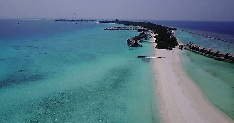 포토 JPG 해외이미지 바다 섬 백그라운드 자연 하늘 호텔 휴가 안테나 풍경 사람없음 물 여름 파란색 모래사장 맑음 흰색 고급 오두막 모래언덕 휴양지 석호 몰디브 드론 터키석 파라다이스 해외202004 해외포토 자연요소 계절 아시아 컬러 컨셉 통신 숙소 날씨 장소 보석 언덕 생태계 파일형식 이미지허브