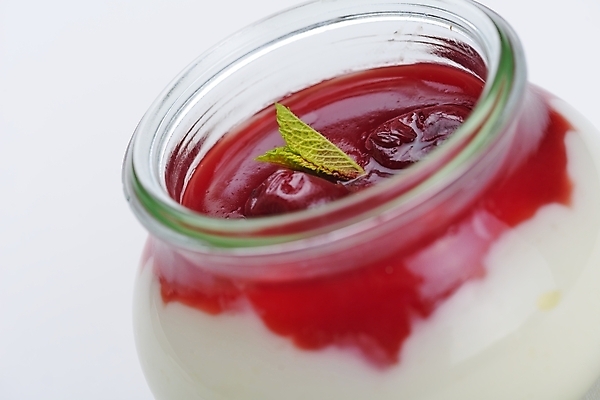 포토 JPG 해외이미지 실내 근접촬영 사람없음 한개 흰배경 푸딩 과일푸딩 해외202004 해외포토 1 뷰포인트 백그라운드 디저트 내부 흰색 파일형식 이미지허브