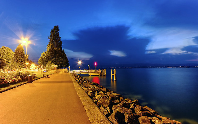 포토 JPG 해외이미지 나무 구름 유럽 호수 여행 백그라운드 벤치 건축양식 산 파노라마 풍경 사람없음 물 파란색 항구 프랑스 도시 보트 포트 타운 해외202004 해외포토 자연요소 식물 건축 나라 컬러 배_교통 의자 교통시설 촬영기법 파일형식 이미지허브