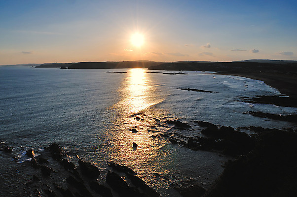 포토 JPG 해외이미지 바다 풍경 사람없음 물 빛 태양 일몰 절벽 암초 코르크 아일랜드 해외202004 해외포토 자연요소 유럽 노을 파일형식 이미지허브