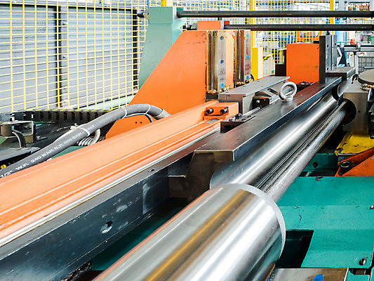 포토 JPG 해외이미지 산업 숙이기 사람없음 금속 힘 기계 장비 공구 원형 작업실 엔지니어 제조 자르기 철 오브젝트 튜브 방법 자동 조작 철강 파이프라인 해외202004 해외포토 도형 포즈 모션 재질 도구 기술자 파이프_관 파일형식 이미지허브