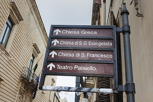 포토 JPG 해외이미지 외관 조각 십자가 건축양식 생물 사람없음 장식 조각상 산타클로스 교회 이탈리아 바위 용 역사 재산 묘사 신성 신화 천연기념물 바로크 바실리카 해외202004 해외포토 건축 유럽 크리스마스 종교건축 건물 금융 조형물 돌_바위 파일형식 이미지허브