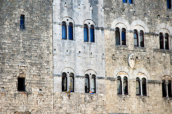 포토 JPG 해외이미지 유럽 건축양식 창문 사람없음 건물 성당 교회 이탈리아 중세 옛날 토스카나 해외202004 해외포토 건축물 건축 나라 종교건축 역사 파일형식 이미지허브