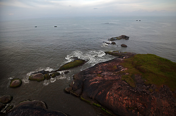 포토 JPG 해외이미지 파도 바다 자연 날씨 이끼 풍경 사람없음 초록색 젖음 바위 클로버 암초 거인 해외202004 해외포토 컬러 돌_바위 생태계 파일형식 이미지허브