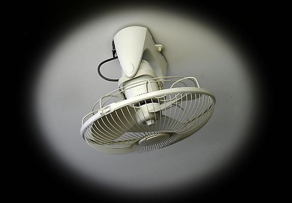 포토 JPG 해외이미지 1 디자인 응시 백그라운드 전구 모션 바람 주택 사람없음 내부 건물 장식 빛 사무실 금속 기계 방 장비 회색 추위 흰색 램프 신선 뜨거움 부채 시원함 디자이너 철 오브젝트 싱글 복고 프로펠러 순환 철사 리빙 환풍기 엘리먼트 옛날 타격 해외202004 해외포토 자연요소 직업 건축물 시선 컬러 비즈니스 재질 날씨 조명 파일형식 이미지허브