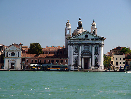포토 JPG 해외이미지 여행 건축양식 창문 조류 지붕 휴가 파노라마 사람없음 건물 이탈리아 궁전 도시 보트 중세 역사 재산 지중해 심볼 수로 운하 장면 베네치아 지역 모터보트 노젓기 르네상스 해외202004 해외포토 동물 건축물 건축 유럽 바다 고건축 배_교통 모션 촬영기법 금융 파일형식 이미지허브