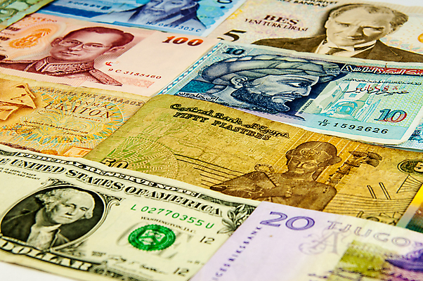 포토 JPG 해외이미지 얼굴 백그라운드 지폐 돈 패턴 태국 추상 사람 사람없음 금융 경제 세계 달러 쪽지 미국 유로 투명 시장 스위스 체코 모음 파운드 계산서 싱가폴 빚 워싱턴 이스라엘 해외202004 해외포토 유럽 아시아 북아메리카 무늬 신체부위 재산 서아시아 파일형식 이미지허브