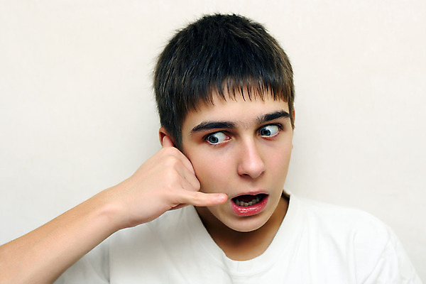 포토 JPG 해외이미지 백인 1 손 옷 남자 유럽 얼굴 셔츠 통신 모바일 말하기 대화 한명 사람 손짓 소년 10대 스마트폰 머리 놀람 듣기 흰색 표현 잡기 뉴스 전화기 충격 고립 관심 사춘기 해외202004 해외포토 서양인 감정 나라 어린이 컬러 상의 모션 청소년 표정 신체부위 핸드폰 스마트기기 파일형식 이미지허브