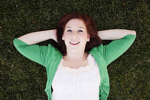 포토 JPG 해외이미지 갈색머리 한명 초록색 청춘 머리 문 중앙 슛 다음 해외202004 해외포토 1 헤어스타일 컬러 컨셉 사람 신체부위 파일형식 이미지허브