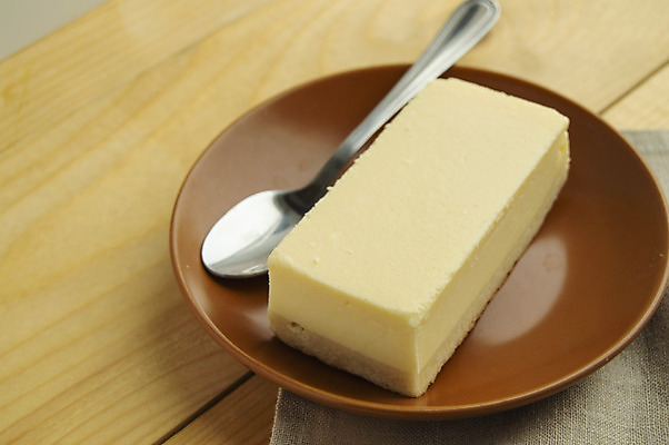 포토 JPG 해외이미지 라이프스타일 접시 음료 음식 조각 백그라운드 부분 탁자 디저트 치즈 사람없음 일상 목재 가로 빛 햇빛 갈색 노란색 케이크 식당 숟가락 카페 빵집 흰색 시골 직물 신선 생일 그룹 황금 클래식 닫기 달콤 맛 아침식사 굽기 먹기 크림 바닐라 페스츄리 핸드메이드 캐러멜 해외202004 해외포토 나무 식기 기념일 빵 컬러 가구 컨셉 재료 모션 유제품 수저 라이프 생활 태양 상점 식사 구이 파일형식 이미지허브