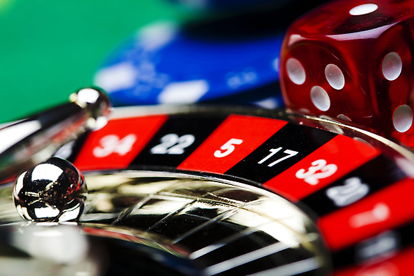 포토 JPG 해외이미지 실내 근접촬영 사람없음 아웃포커스 도박 소프트포커스 카지노 주사위 룰렛 겜블 초록배경 해외202004 해외포토 뷰포인트 백그라운드 촬영기법 내부 초록색 게임 파일형식 이미지허브