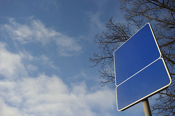 포토 JPG 해외이미지 교통시설 거리 아이디어 프레임 광고판 사람없음 금속 공백 표지판 고속도로 교차로 도로표지판 길가 루트 해외202004 해외포토 도로 길 교통 컨셉 재질 알림판 시설 판 파일형식 이미지허브