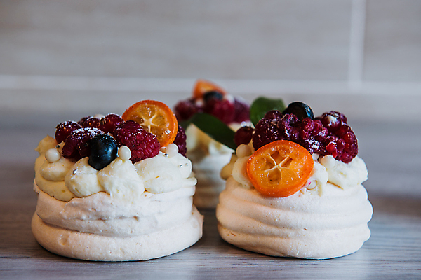 포토 JPG 해외이미지 디저트 실내 사람없음 케이크 베리 머랭 해외202004 파블로바 해외포토 음식 과일 내부 파일형식 이미지허브