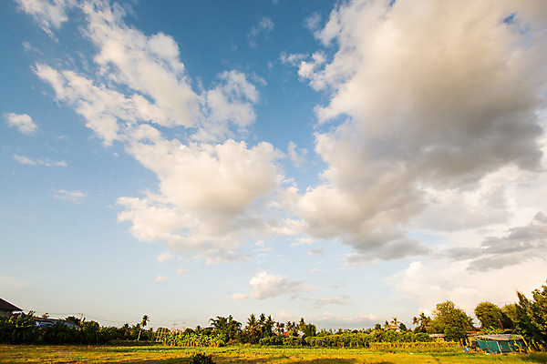 포토 JPG 해외이미지 구름 백그라운드 패턴 자연 하늘 바람 날씨 풍경 사람없음 야외 여름 파란색 빛 햇빛 우주 환경 맑음 봄 자유 흰색 물방울 오픈 투명 분위기 장면 천국 솜털 스카이라인 오존 천창 해외202004 해외포토 자연요소 계절 컬러 컨셉 무늬 태양 생태계 파일형식 이미지허브