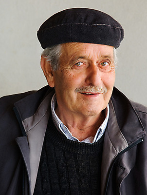 포토 JPG 해외이미지 할아버지 노년 행복 유럽 얼굴 건강 한명 안전 믿음 재킷 기쁨 자신감 유머 계획 은퇴 만족 보안 정직 보험 그리스인 프랑스어 연금 옛날 청렴 캡모자 해외202004 해외포토 서양인 문자 모자_잡화 1 남자 감정 나라 컨셉 사람 성인 신체부위 외투 파일형식 이미지허브