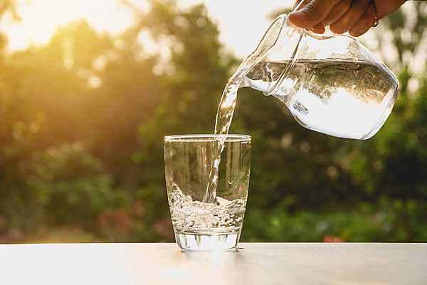 포토 JPG 해외이미지 손 음료 백그라운드 모션 자연 유리 탁자 건강 사람 사람없음 목재 초록색 물 파란색 추위 마시기 흰색 신선 액체 붓기 떨어짐 시원함 플라스틱 갈증 가득함 유리주전자 내추럴 고립 소다 해외202004 해외포토 자연요소 나무 컬러 가구 컨셉 재료 재질 주전자 신체부위 생태계 파일형식 이미지허브