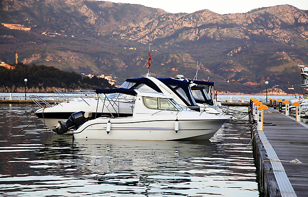 포토 JPG 해외이미지 바다 여행 요트 휴가 항해 사람없음 물 파란색 반사 항구 보트 고급 포트 몬테네그로 부드바 해외202004 해외포토 자연요소 컬러 컨셉 배_교통 교통시설 파일형식 이미지허브