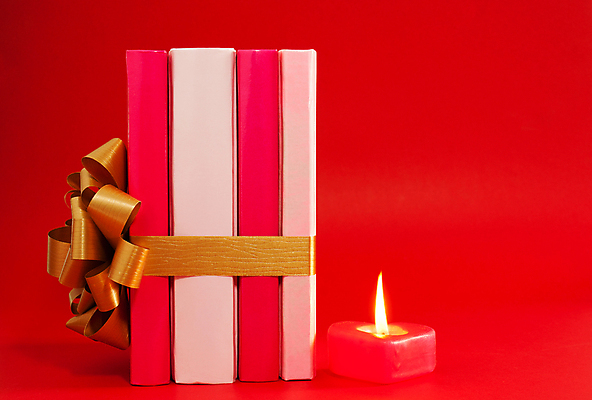 포토 JPG 해외이미지 교육 분홍색 발렌타인데이 선물 사람없음 책 빨간색 빛 컬러풀 독서 쌓기 정보 교과서 활 문학 연소 왁스 줄서기 카피스페이스 해외202004 해외포토 컬러 모션 데이이벤트 교재 공백 파일형식 이미지허브