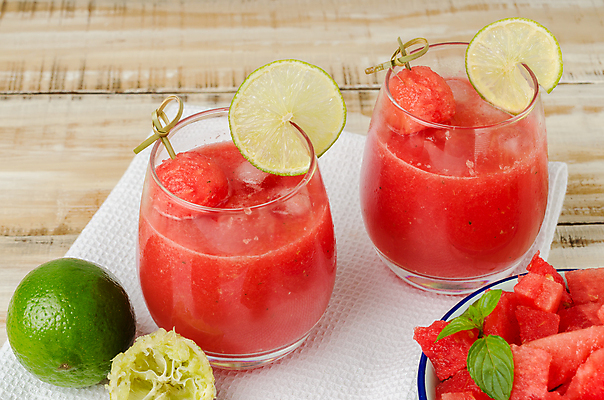 포토 JPG 해외이미지 음료 음식 조각 잎 다이어트 과일 유리 탁자 수박 건강 사람 사람없음 목재 물 얼음 침묵 주스 추위 마시기 신선 칵테일 액체 달콤 맛 떨어짐 혼합 시원함 멜론 레모네이드 민트 허브 큐브 상쾌 유기농 라임 밀짚 쉐이크 내추럴 찌그러짐 숙성 스무디 해외202004 해외포토 자연요소 나무 식물 웰빙 감정 가구 컨셉 재료 모션 재질 주류 소리 짚 에이드 파일형식 이미지허브