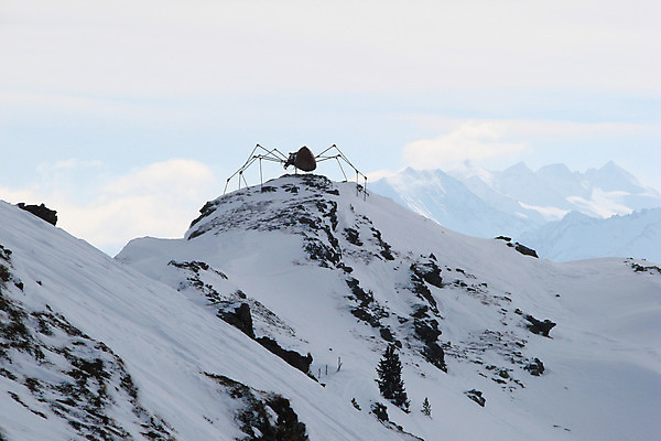 포토 JPG 해외이미지 건축양식 산 아이디어 사람없음 조각상 힘 흰색 큼 거미 해외202004 해외포토 건축 컬러 곤충 컨셉 조형물 크기 파일형식 이미지허브