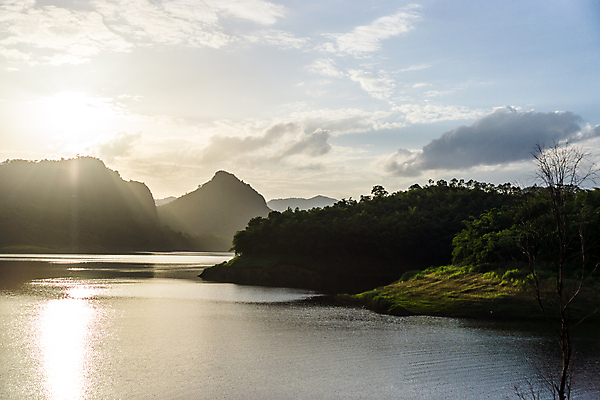 포토 JPG 해외이미지 나무 식물 구름 지구 호수 백그라운드 잎 밭 자연 벽지 하늘 산 풍경 사람없음 야외 초록색 물 여름 파란색 강 노란색 정원 맑음 일몰 신선 숲 작음 언덕 해외202004 해외포토 자연요소 계절 컬러 농업 날씨 노을 크기 생태계 파일형식 이미지허브