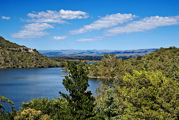 포토 JPG 해외이미지 구름 자연 하늘 풍경 사람없음 물 강 맑음 도시 남아메리카 댐 조경 아르헨티나 해외202004 해외포토 자연요소 공공시설 날씨 아메리카 생태계 파일형식 이미지허브