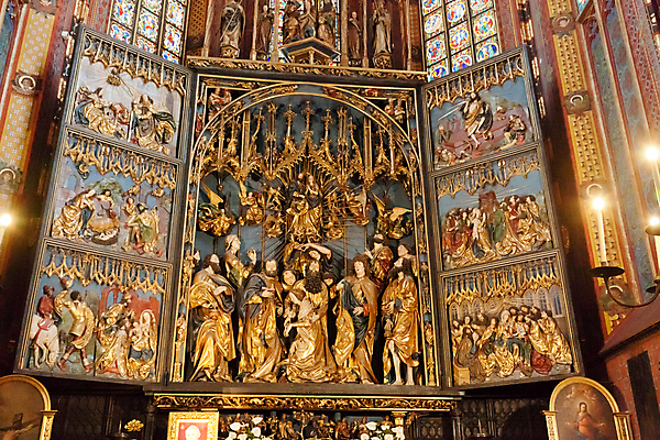 포토 JPG 해외이미지 유럽 기독교 종교 여행 건축양식 휴가 사람없음 내부 건물 교회 센터 야간 큼 폴란드 천연기념물 고딕 옛날 제단 크라쿠프 해외202004 해외포토 자연요소 건축물 건축 나라 종교건축 크기 파일형식 이미지허브