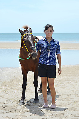 포토 JPG 해외이미지 동물 여자 스포츠 바다 자연 하늘 사랑 한명 웃음 취미 우정 승차 굴레 해외202004 해외포토 1 감정 모션 표정 사람 친구 생태계 파일형식 이미지허브