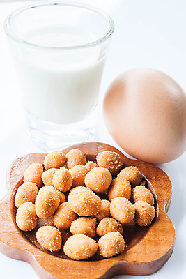 포토 JPG 해외이미지 접시 음식 다이어트 자연 티타임 건조 건강 씨앗 사람없음 목재 갈색 쌓기 크래커 식당 계란 식사 우유 견과류 튀김 흰색 신선 뜨거움 양념 막대기 달콤 맛 굽기 먹기 오브젝트 질감 매움 날것 땅콩 칼로리 내추럴 단백질 작살 짠맛 채식주의자 해외202004 해외포토 나무 식물 식기 컬러 컨셉 재료 모션 휴식 유제품 쿠키 상점 알 구이 생태계 채식 영양소 파일형식 이미지허브