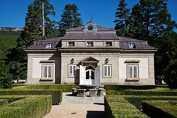 포토 JPG 해외이미지 나무 식물 건축물 계절 유럽 여행 낙엽 건축양식 풍경 사람없음 여름 상자 정원 스페인 관목 조경 상록수 침엽수 정중 스타일 해외202004 해외포토 건축 나라 컨셉 잎 파일형식 이미지허브