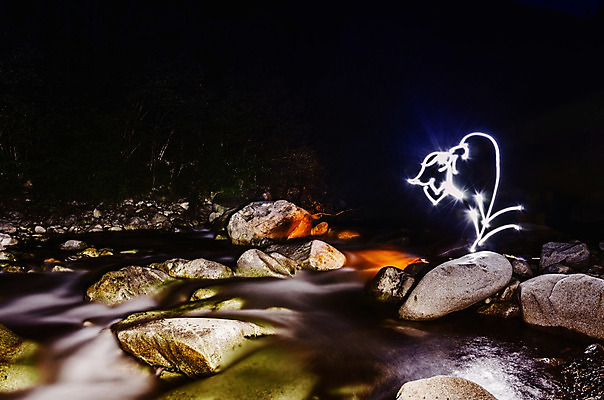 포토 JPG 해외이미지 유럽 자연 사람없음 물 빛 강 컬러풀 숫자 어둠 흐름 프랑스 야간 그림 암초 해외202004 해외포토 자연요소 문자 나라 컬러 컨셉 생태계 파일형식 이미지허브