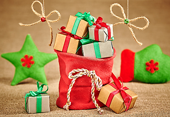 포토 JPG 해외이미지 행복 별 크리스마스 겨울 휴가 새로움 선물 사람없음 장식 빨간색 초록색 상자 컬러풀 산타클로스 파티 축제 축하 인사 신용카드 연도 자루 2016년 강렬 핸드메이드 카피스페이스 클라우스 해외202004 해외포토 자연요소 계절 기념일 감정 컬러 컨셉 이벤트 금융 공백 예절 파일형식 이미지허브