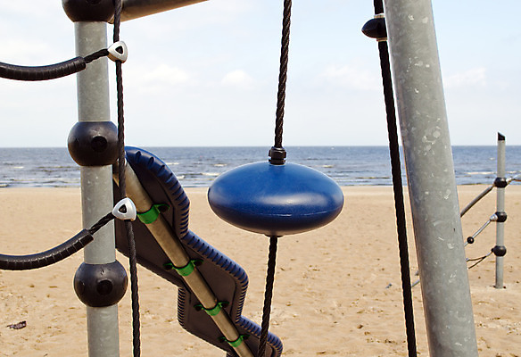 포토 JPG 해외이미지 계절 공원 어린이 모래 바다 장난 사다리 자연 놀이 하늘 날씨 휴가 휴식 안전 사람없음 야외 물 여름 파란색 장난감 운동 우주 장비 도전 미끄럼틀 놀이터 플라스틱 오브젝트 그네 휴양지 오르기 UFO 쉬는시간 해외202004 해외포토 자연요소 공공시설 컬러 컨셉 모션 재질 건강 사람 장소 미확인물체 도구 놀이기구 생태계 파일형식 이미지허브