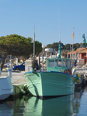 포토 JPG 해외이미지 산업 바다 낚시 어업 사람없음 초록색 반사 항구 프랑스 보트 지중해 포트 프랑스어 프로방스 해외202004 해외포토 문자 유럽 컬러 배_교통 교통시설 레저 파일형식 이미지허브